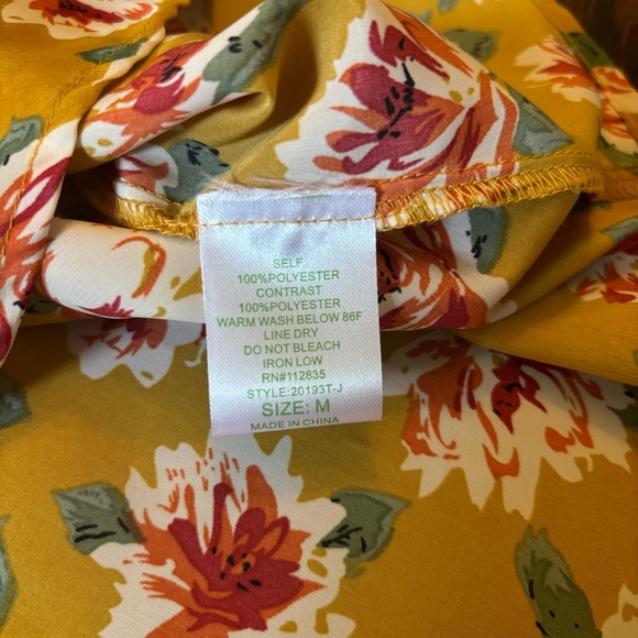 Esley Vintage Inspired Sleeveless Floral Blouse - Picture 9 of 9